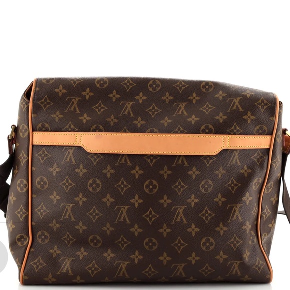 Louis Vuitton
Abbesses Messenger Bag Monogram Canva - Picture 3 of 17